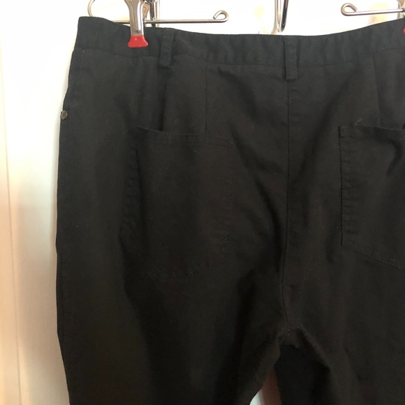 Zac and Rachel Black Capris - Picture 6 of 8